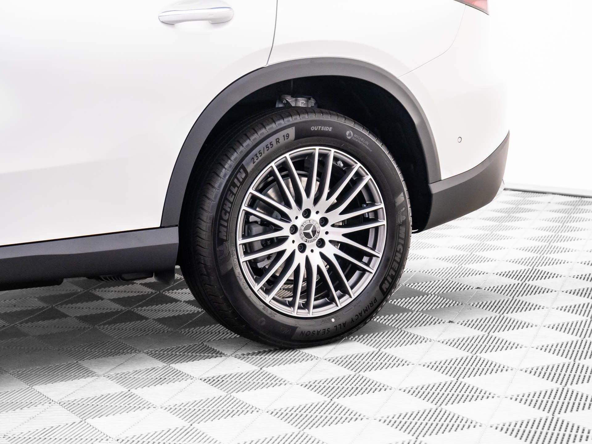 New 2026 Polar White Mercedes-Benz GLC 300 image 31