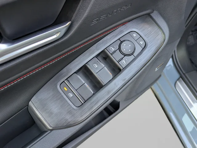 New 2027 Atlantic Gray Metallic / Super Black Two-tone Nissan SR image 14