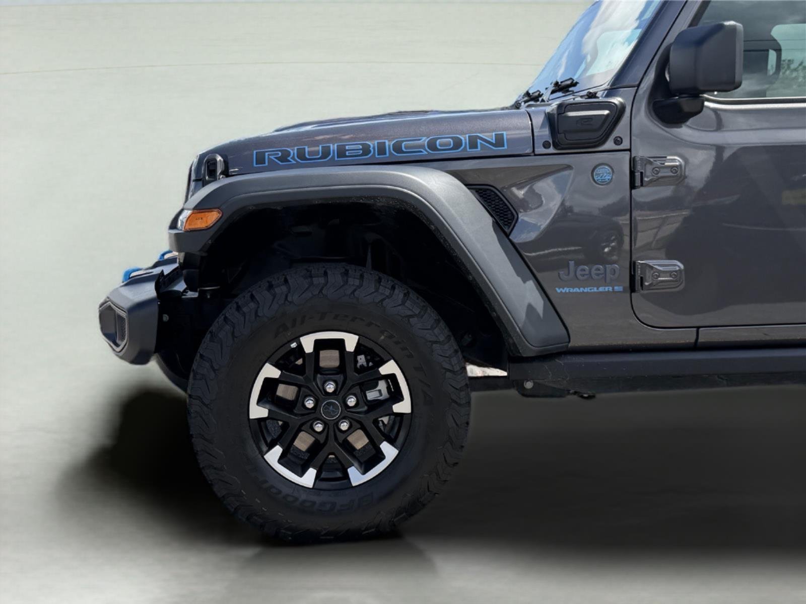 Used 2025 Granite Crystal Metallic Clearcoat Jeep Rubicon image 9