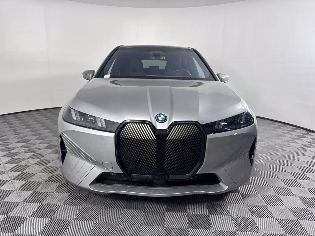 Used 2026 Silver BMW xDrive60 image 2