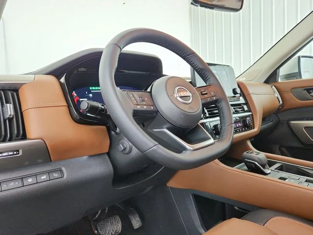 Used 2025 Silver Nissan Platinum image 18