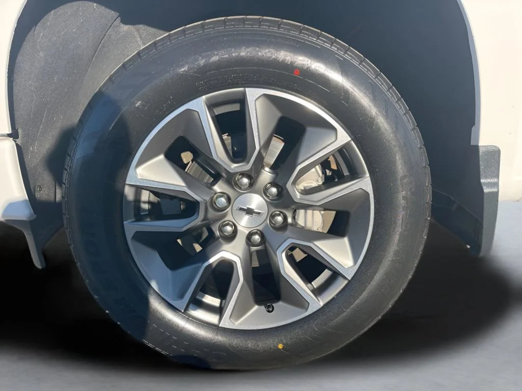 Used 2024 Summit White Chevrolet RST image 37