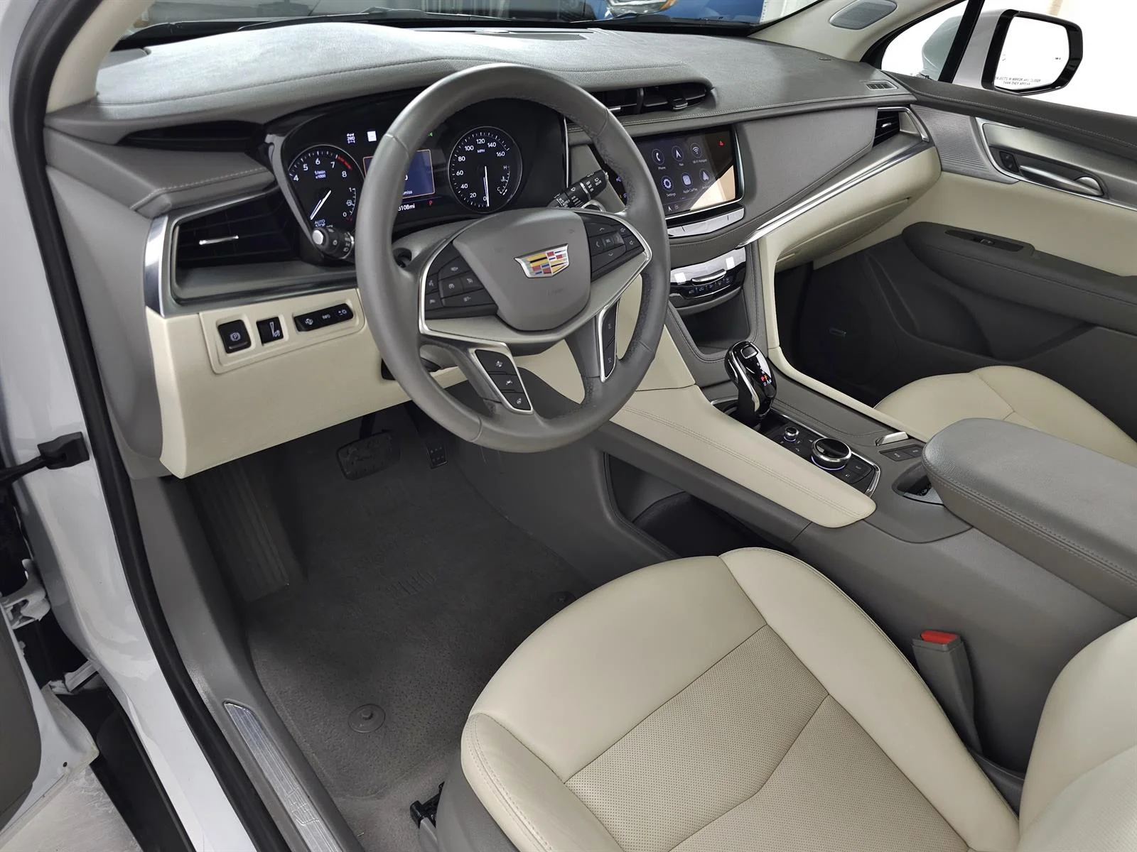Used 2025 White Cadillac Premium Luxury image 17
