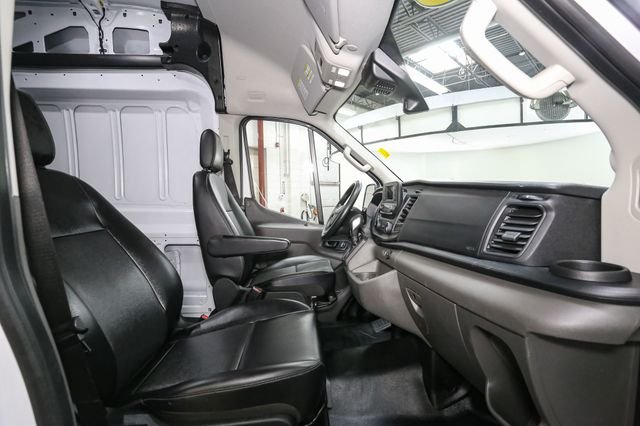 Used 2025  Ford Base image 15