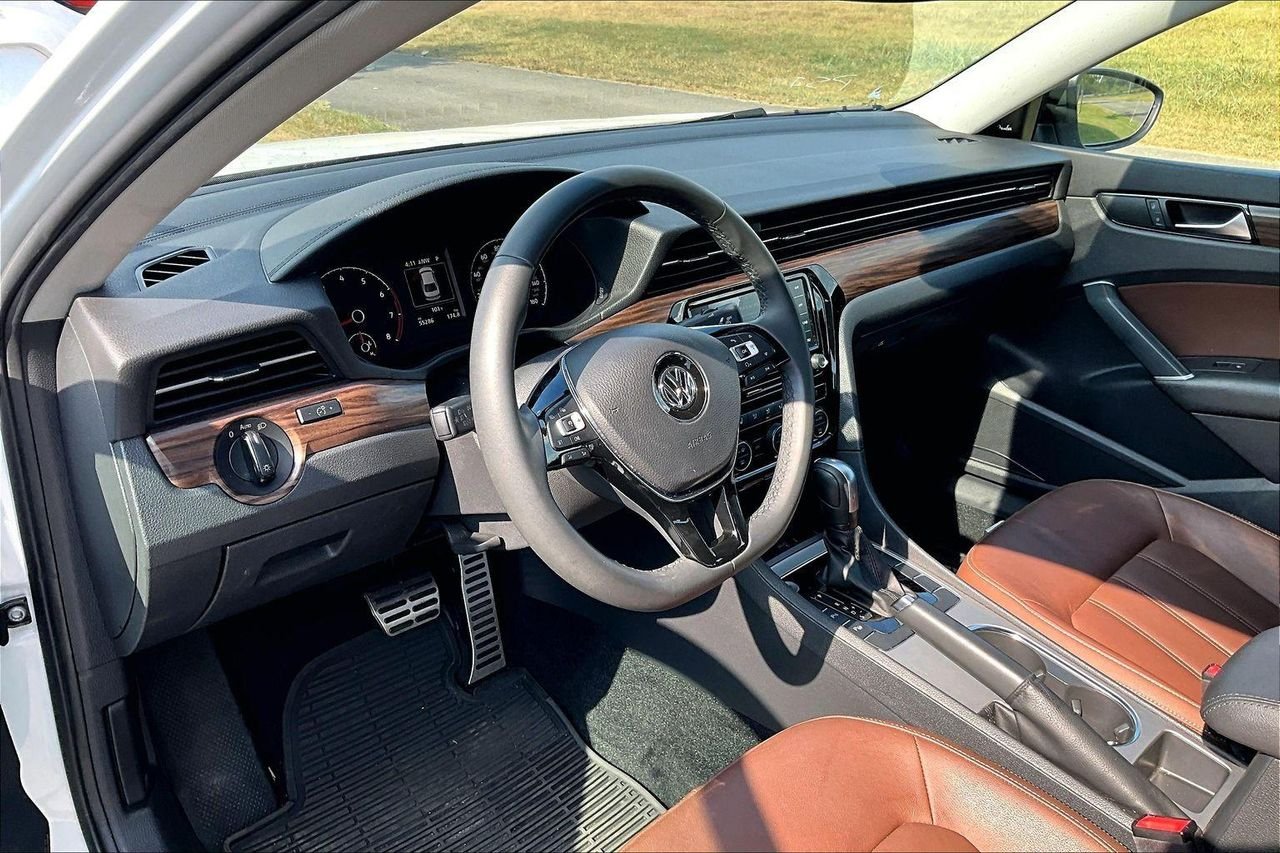 Used 2022 Pure White Volkswagen 2.0T Limited Edition image 5