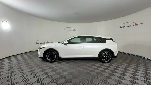 New 2026 Snow White Pearl Kia EX image 5