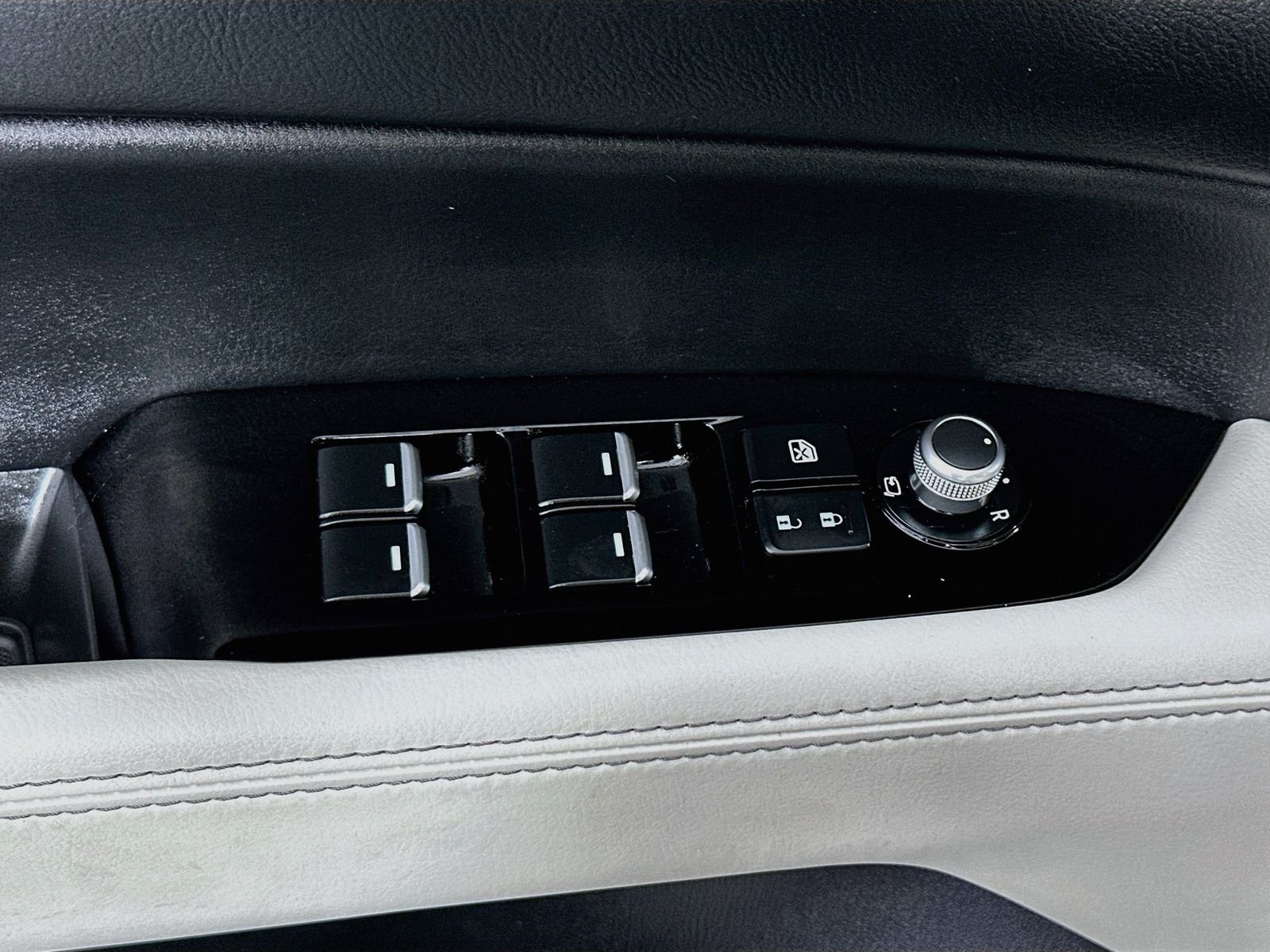 Used 2025 Jet Black Mica Mazda 2.5 S Premium Plus Package Vented Seats Heads Up Sunroof image 18