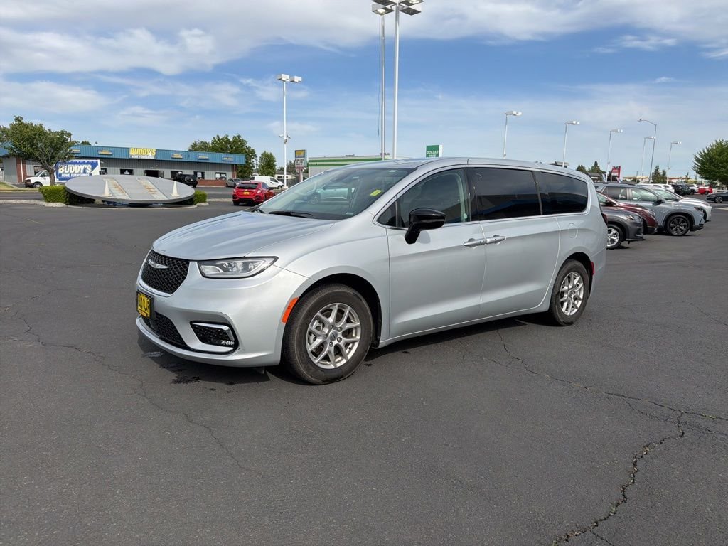 Used 2024 Silver Chrysler Touring L image 17