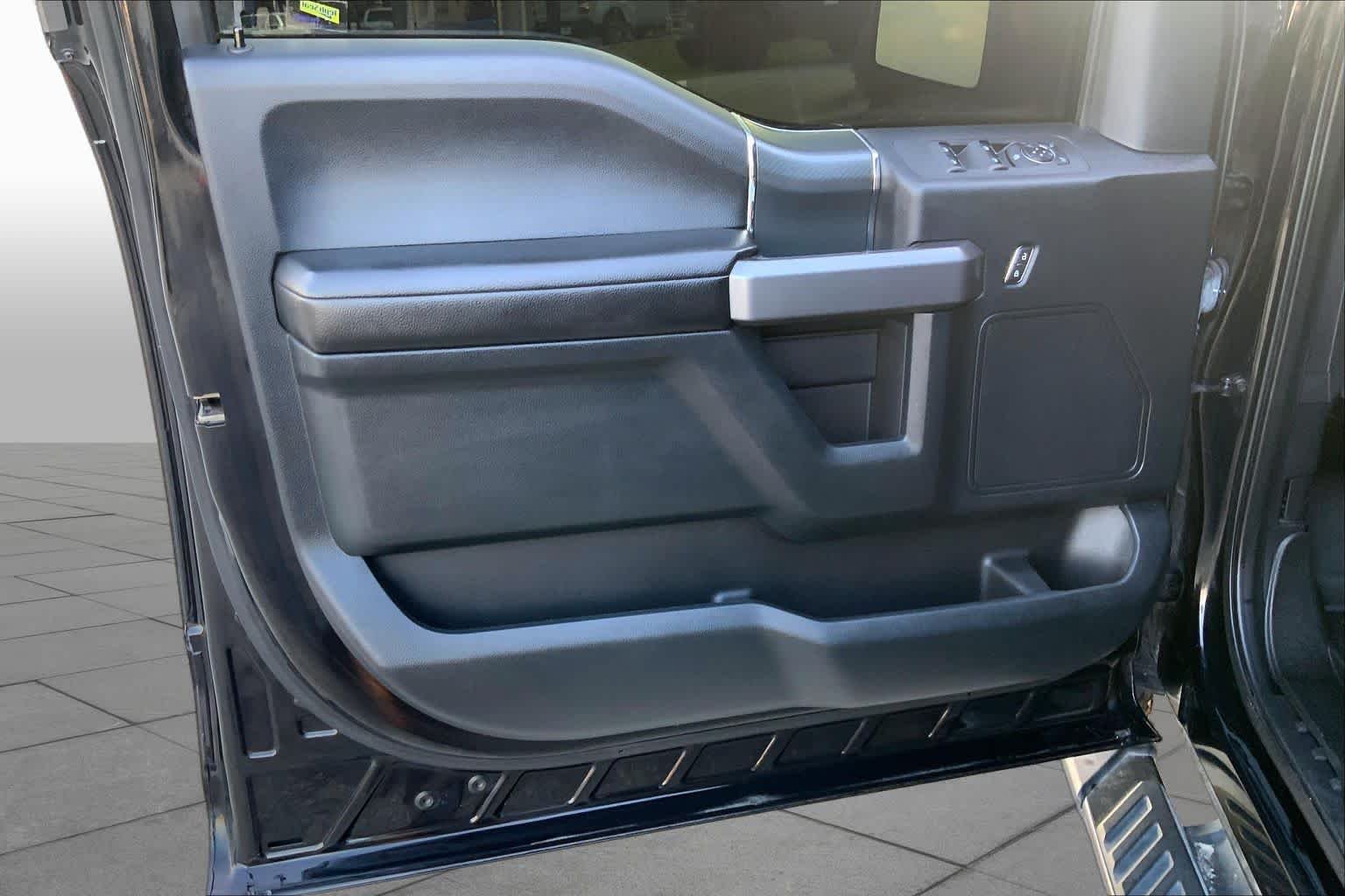 Used 2019 Agate Black Metallic Ford XLT image 20