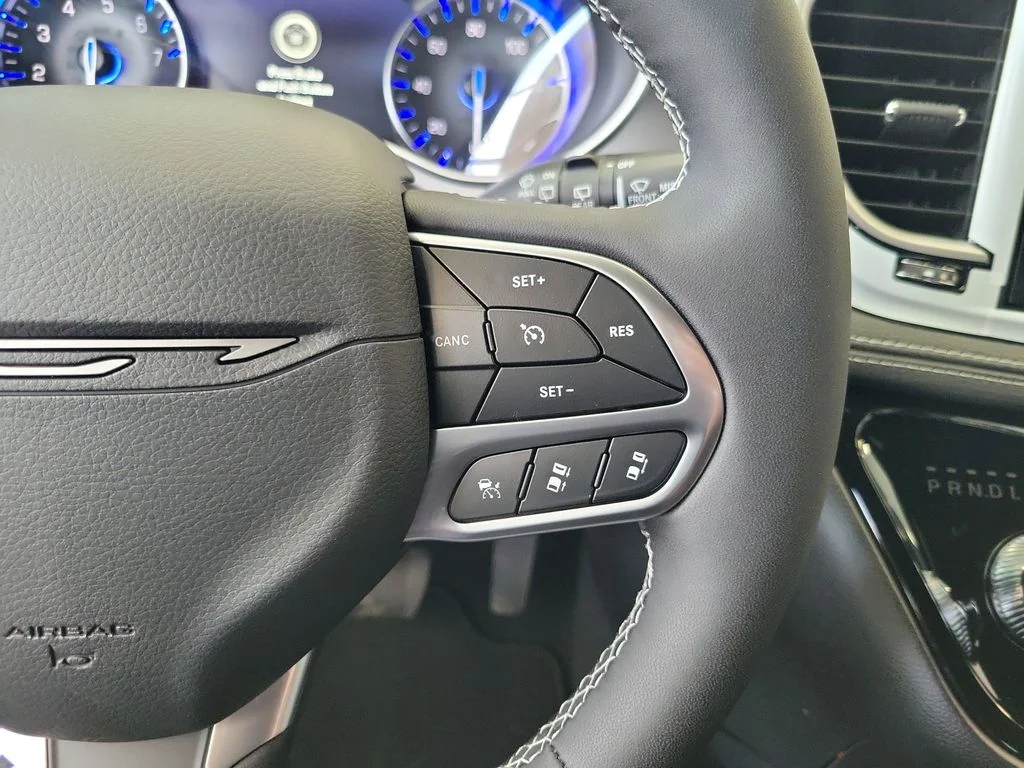New 2027 Hydro Blue Pearl-Coat Exterior Paint Chrysler Select image 13