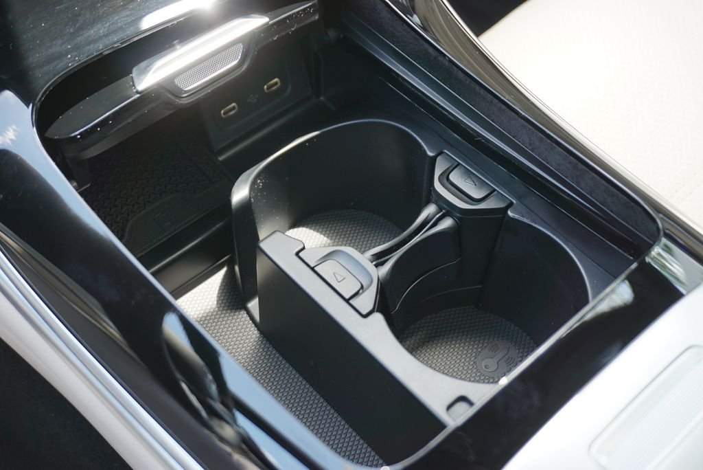 2025 Mercedes-Benz C-Class Sedan C 300 - Photo 39