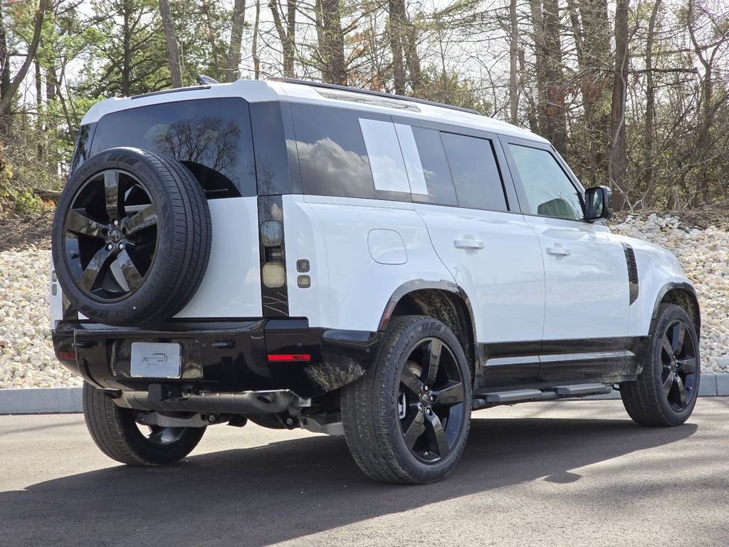 New 2026 Fuji White Land Rover X-Dynamic se image 23