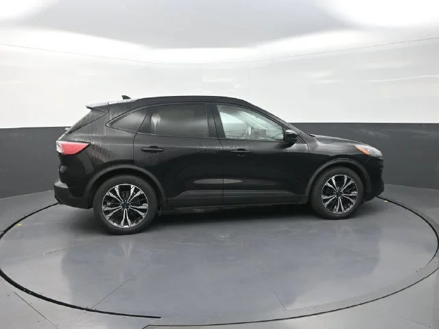 Used 2021 Black Ford SE image 9