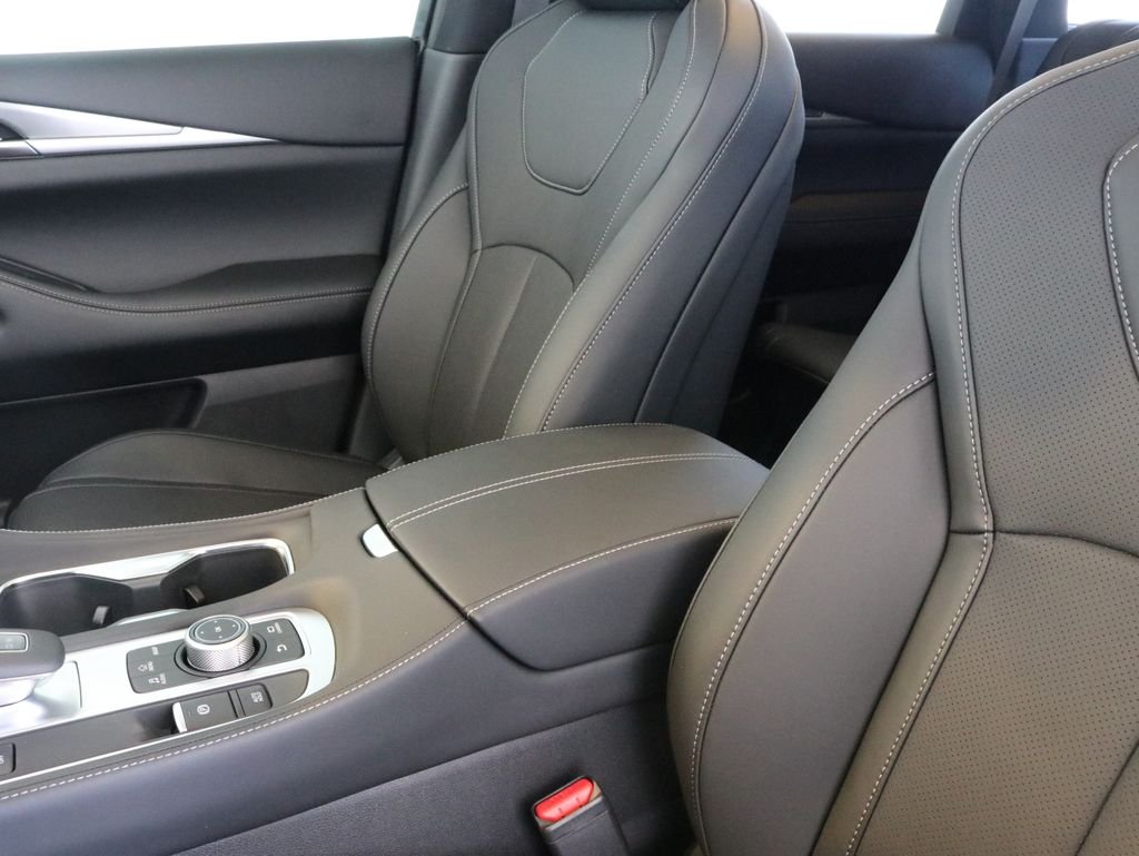 New 2027 HARBOR GRAY INFINITI Luxe AWD image 21