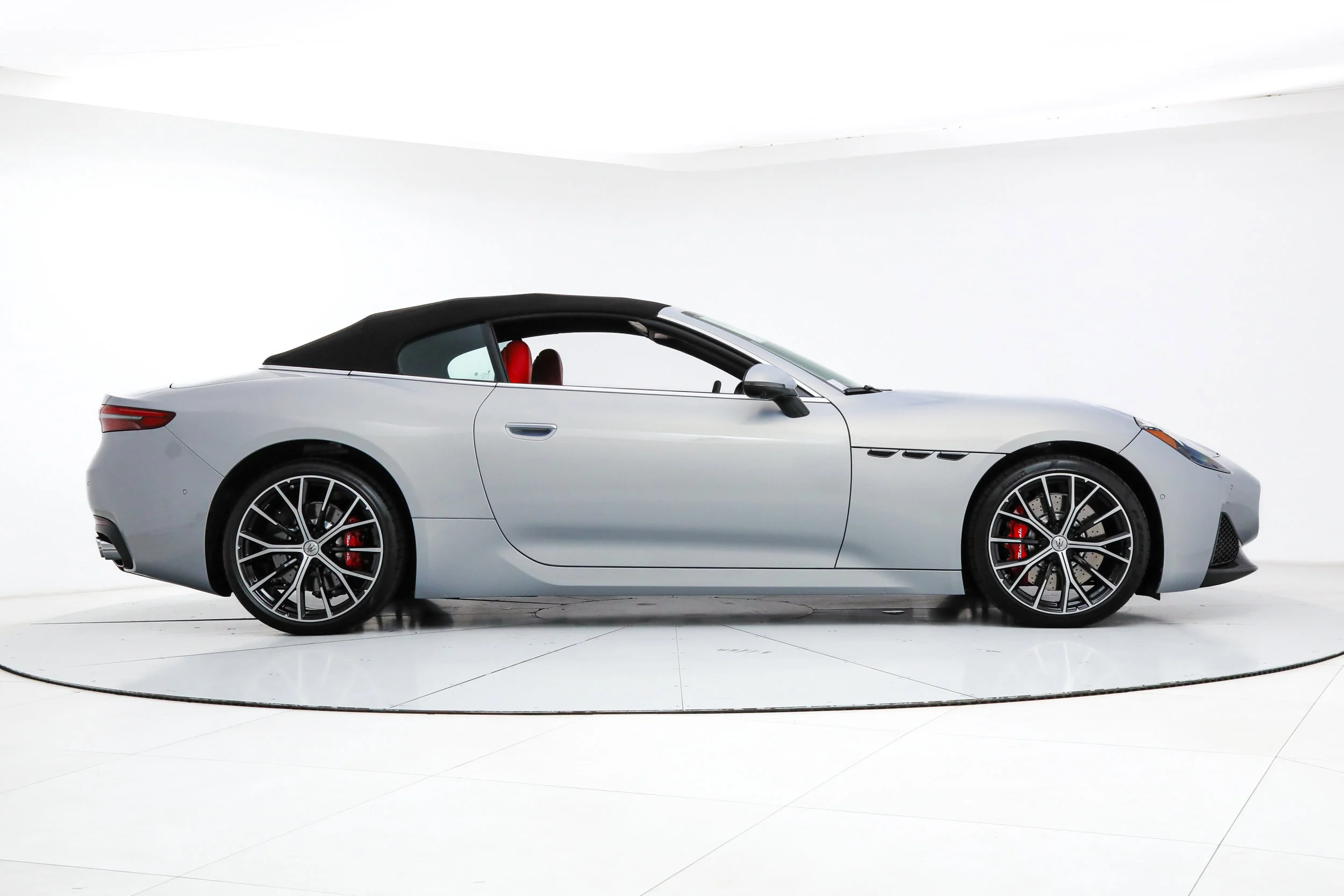 Certified Used 2026 White Maserati  image 5