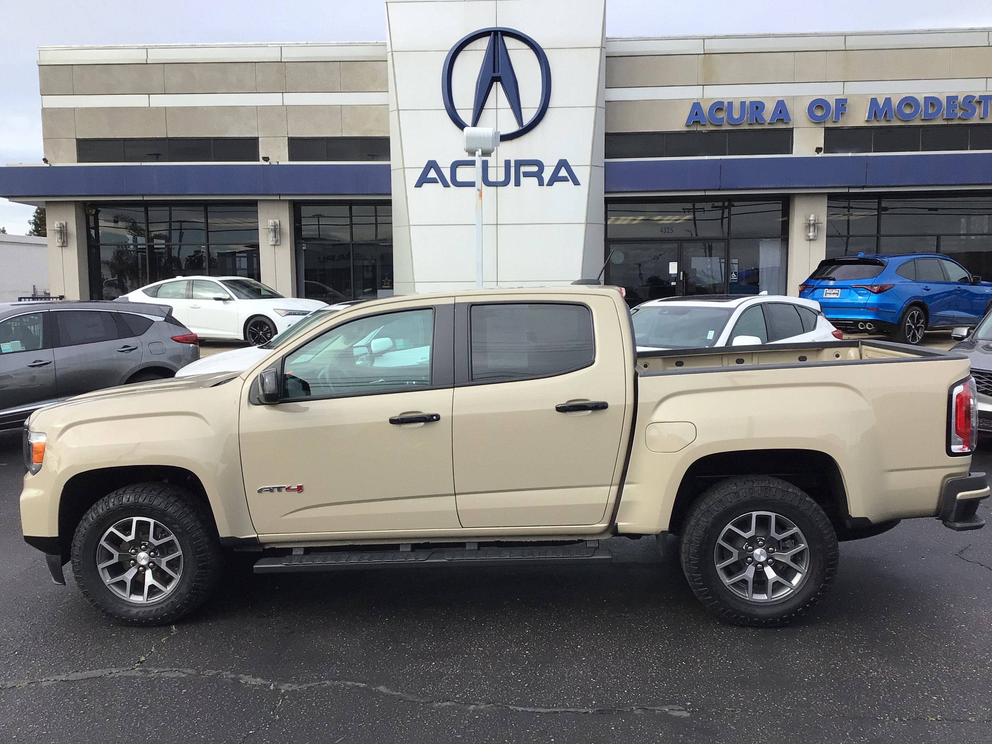 2022 GMC Canyon 4WD AT4 Crew Cab Short Box (Cloth)'s photo