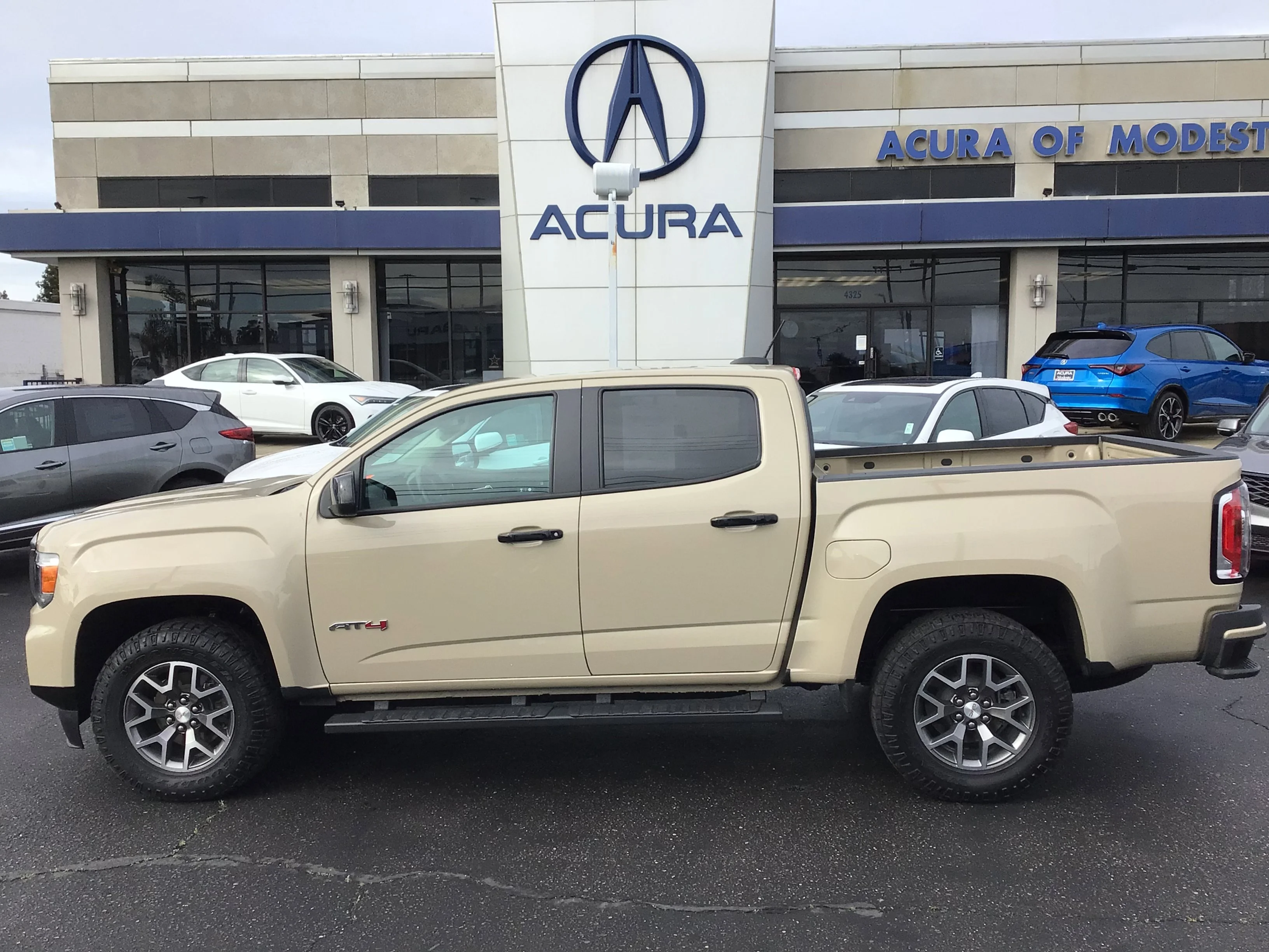 2022 GMC Canyon 4WD AT4 Crew Cab Short Box (Cloth)'s photo