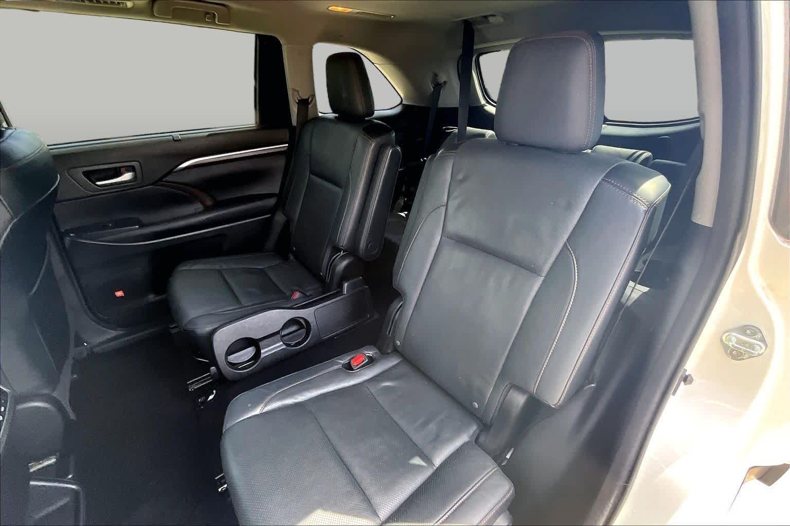 Used 2016 Blizzard Pearl Toyota Limited image 19