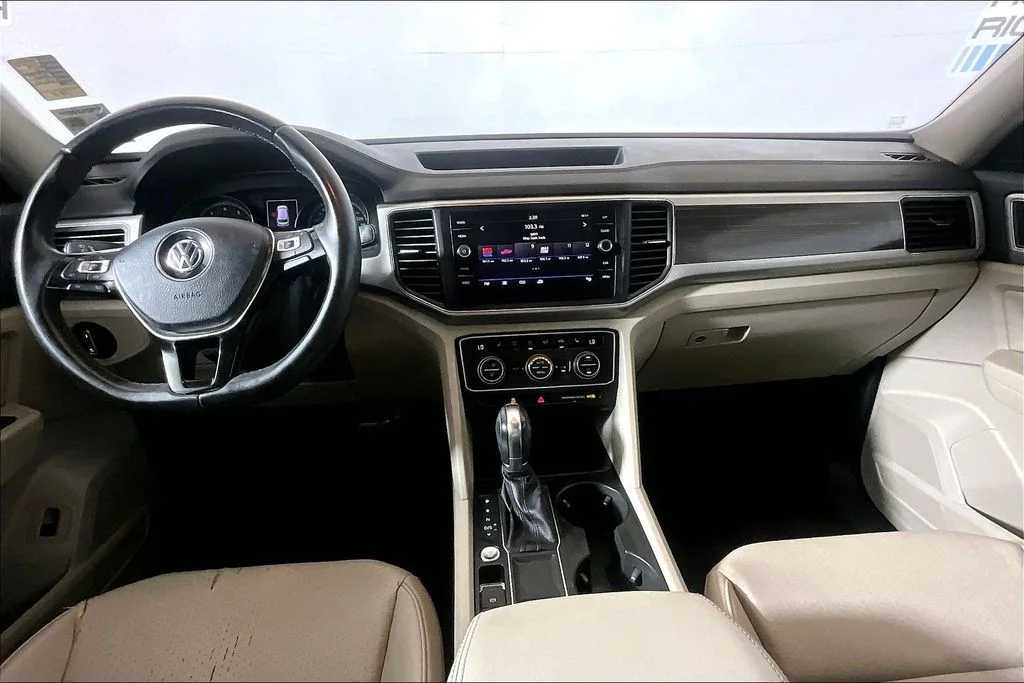 Used 2019 Pure White Volkswagen 3.6L V6 SE image 11