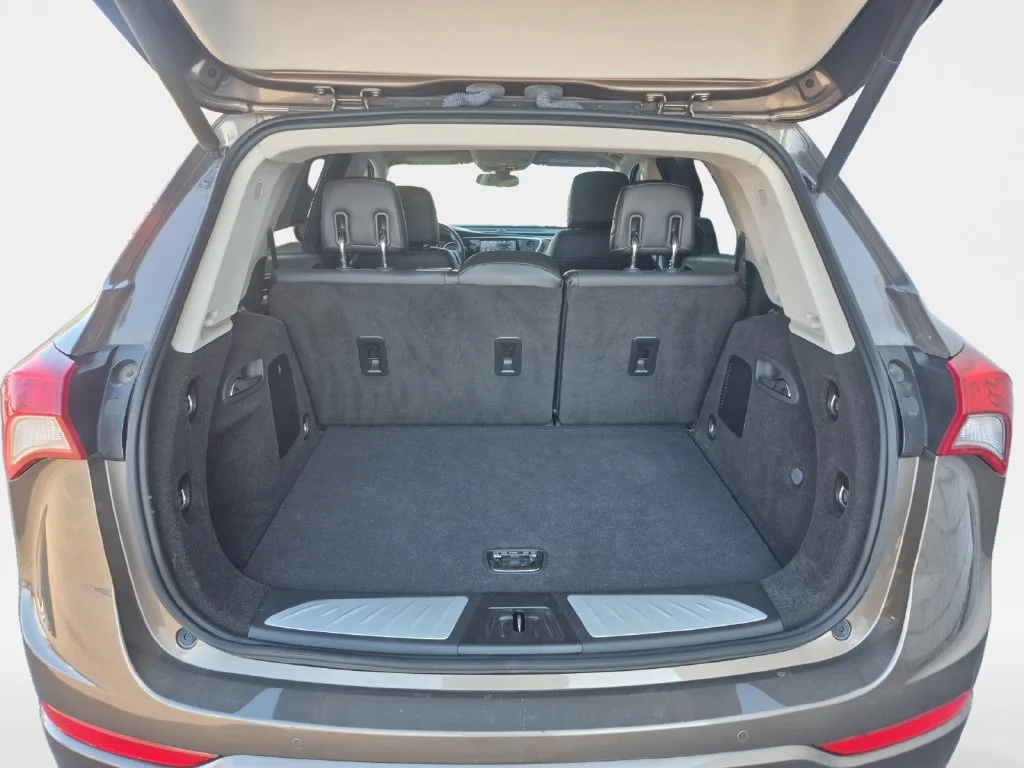 Used 2019 Brown Buick Essence image 22