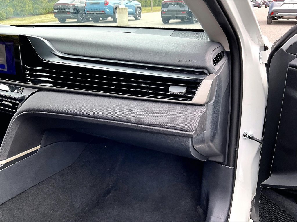 Used 2025 White Toyota LE image 13
