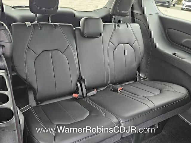 2026 Chrysler Pacifica Select - Photo 16