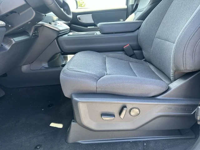 New 2026 Star White Metallic Tri-Coat Ford MAX Active image 15