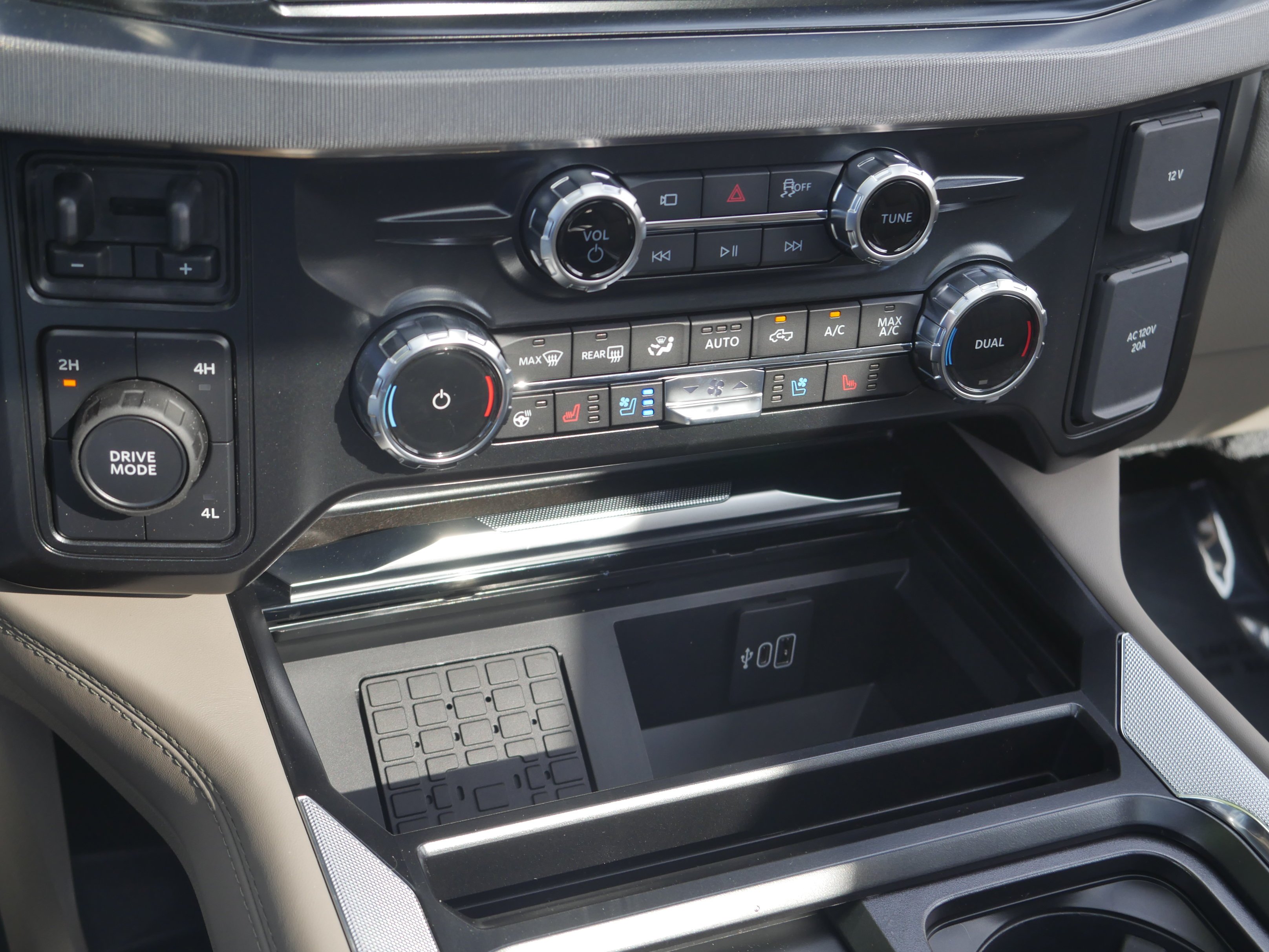 New 2026 Avalanche Ford F-350® Platinum® image 19
