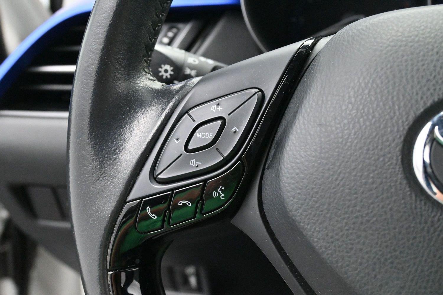 Used 2022 Wind Chill Pearl Toyota XLE image 16