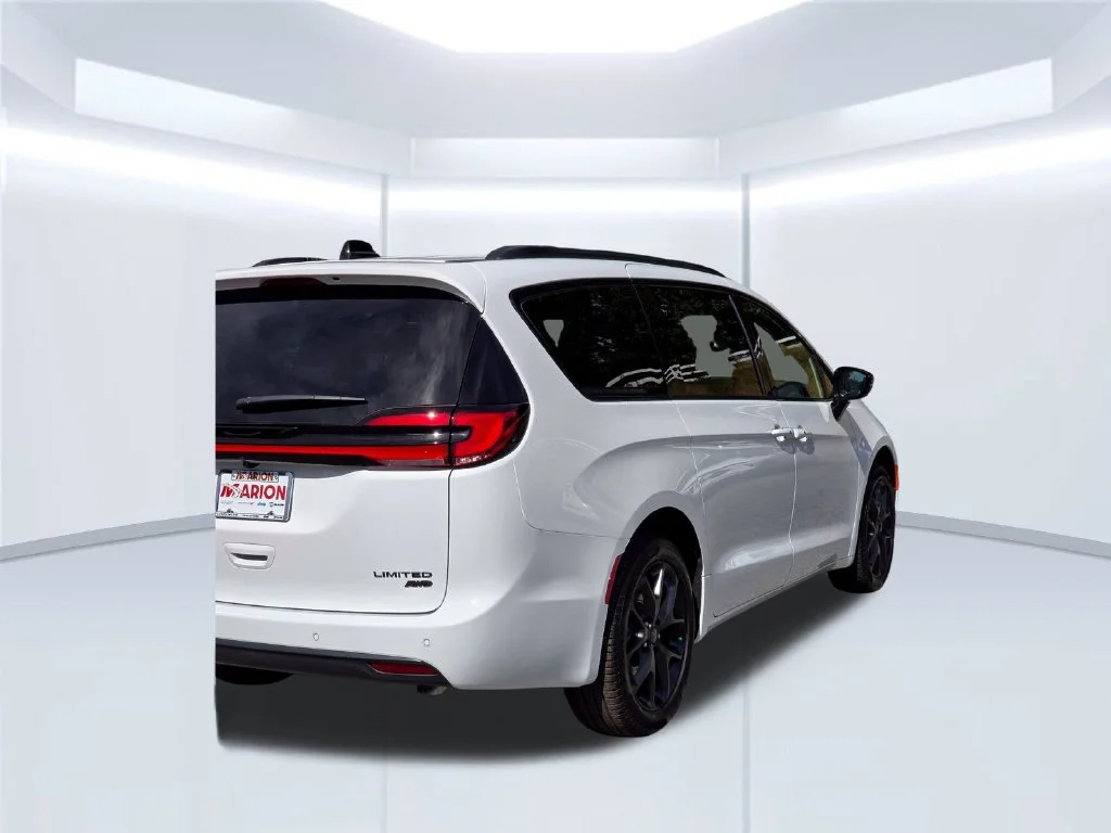 New 2027 White/off-white Chrysler Limited image 40