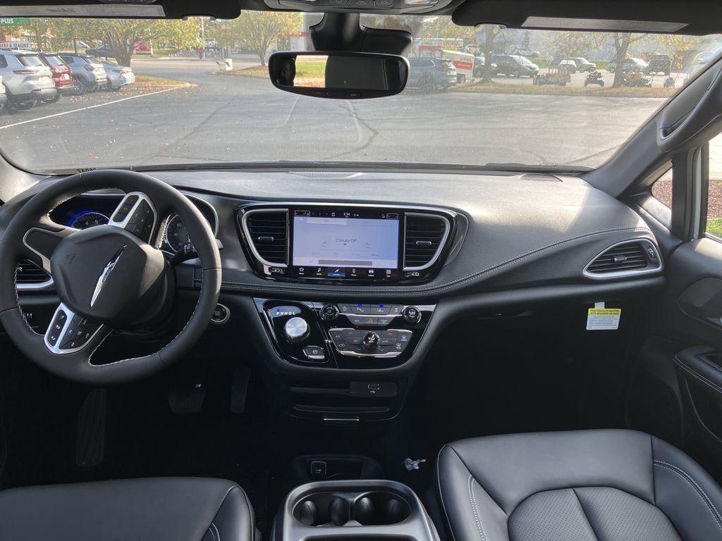 2026 Chrysler Pacifica Select - Photo 12