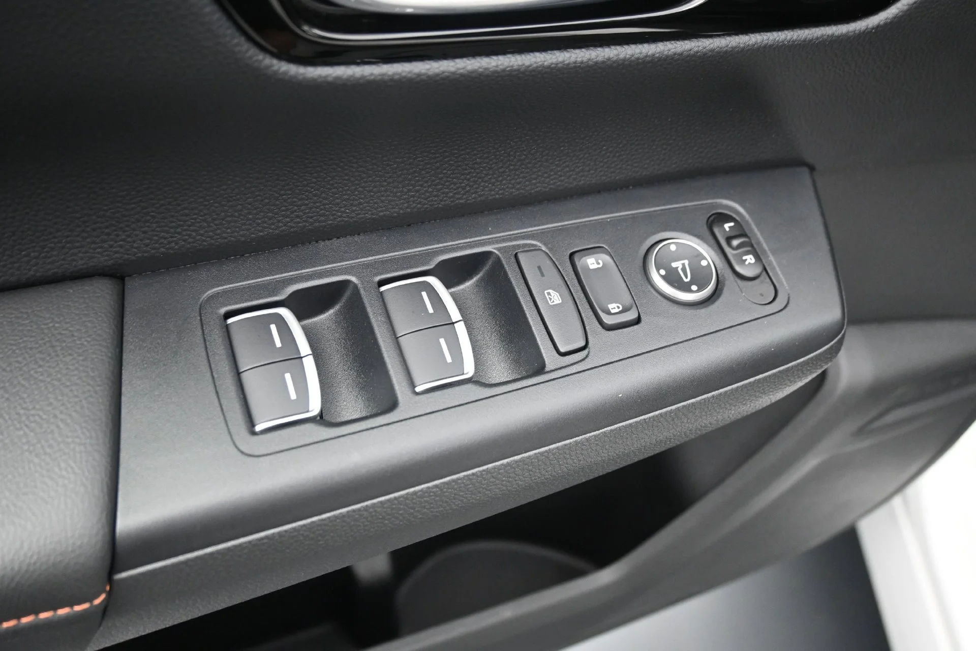 Used 2024  Honda 5D WAGON HYBRID SPORT TOURING AWD image 23