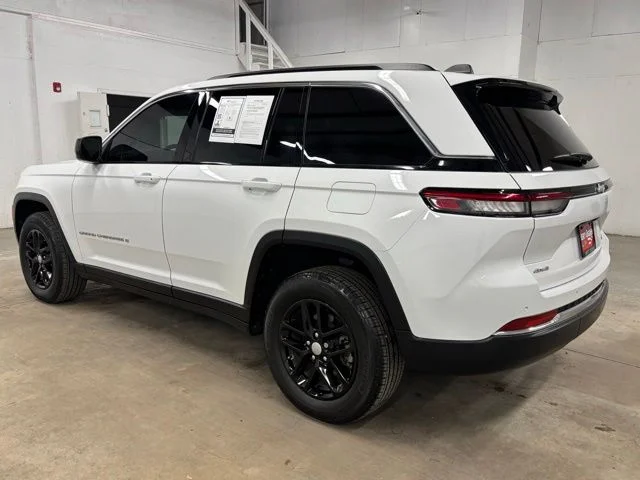 Used 2025 White Jeep Laredo X image 5