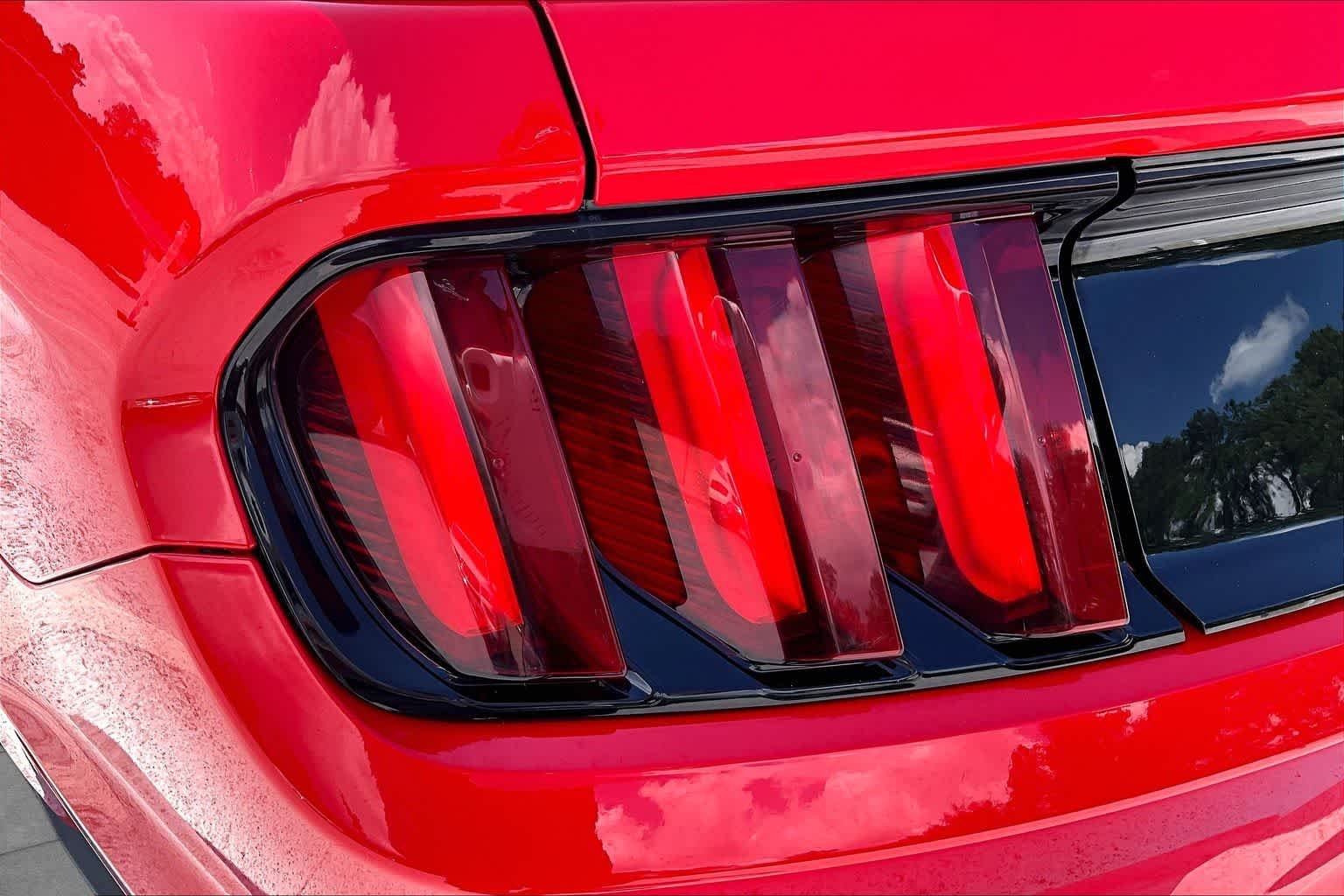 Used 2017 Race Red Ford GT Premium image 28