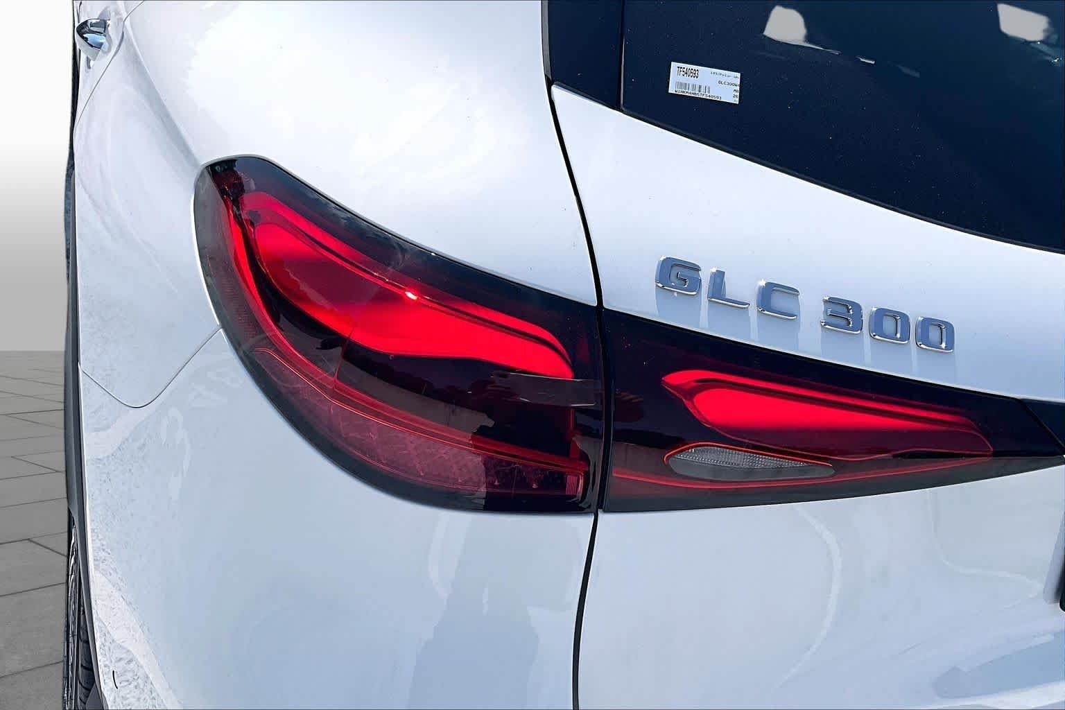 Used 2026 Polar White Mercedes-Benz GLC 300 image 29