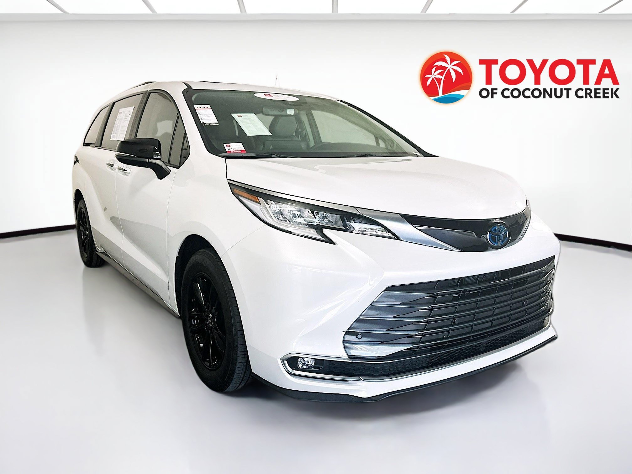 Used 2023 Pearl Toyota Limited image 1