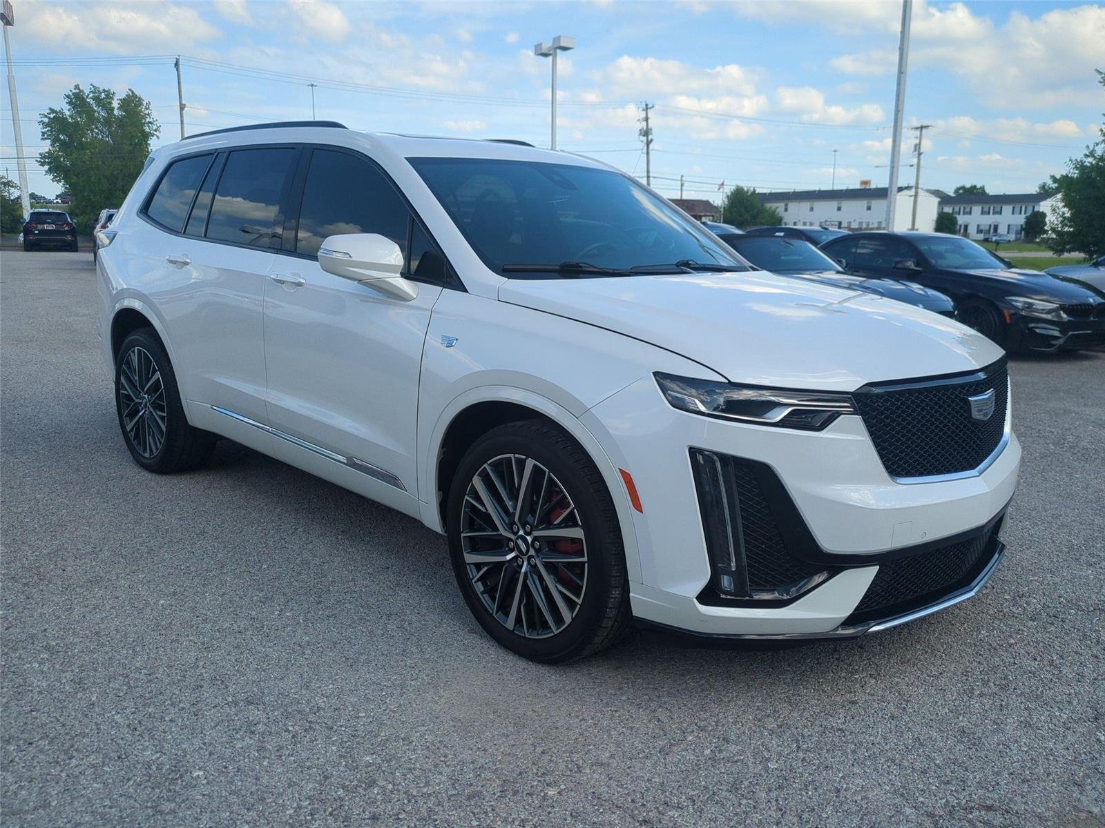 Used 2022 Crystal White Tricoat Cadillac Sport image 7