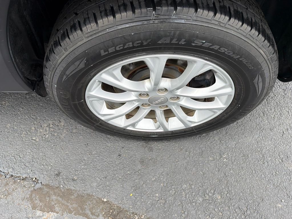 Used 2020 Red Jeep Latitude image 11