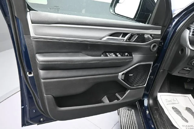 New 2026 Fathom Blue Pearl-Coat Exterior Paint Jeep Limited Reserve image 26