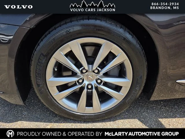 Used 2016 Red Lexus 460 image 28