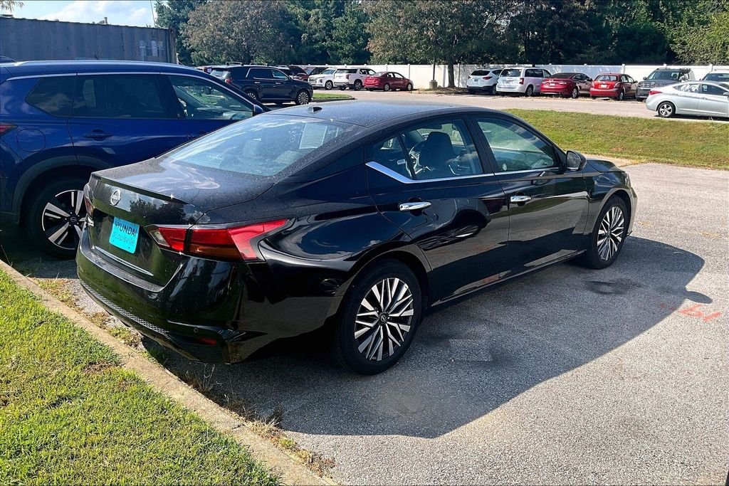 Used 2025 Black Nissan 2.5 SV image 7