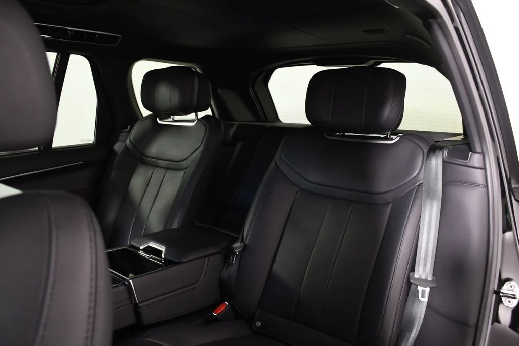 Used 2025 Santorini Black Metallic Land Rover Autobiography image 27