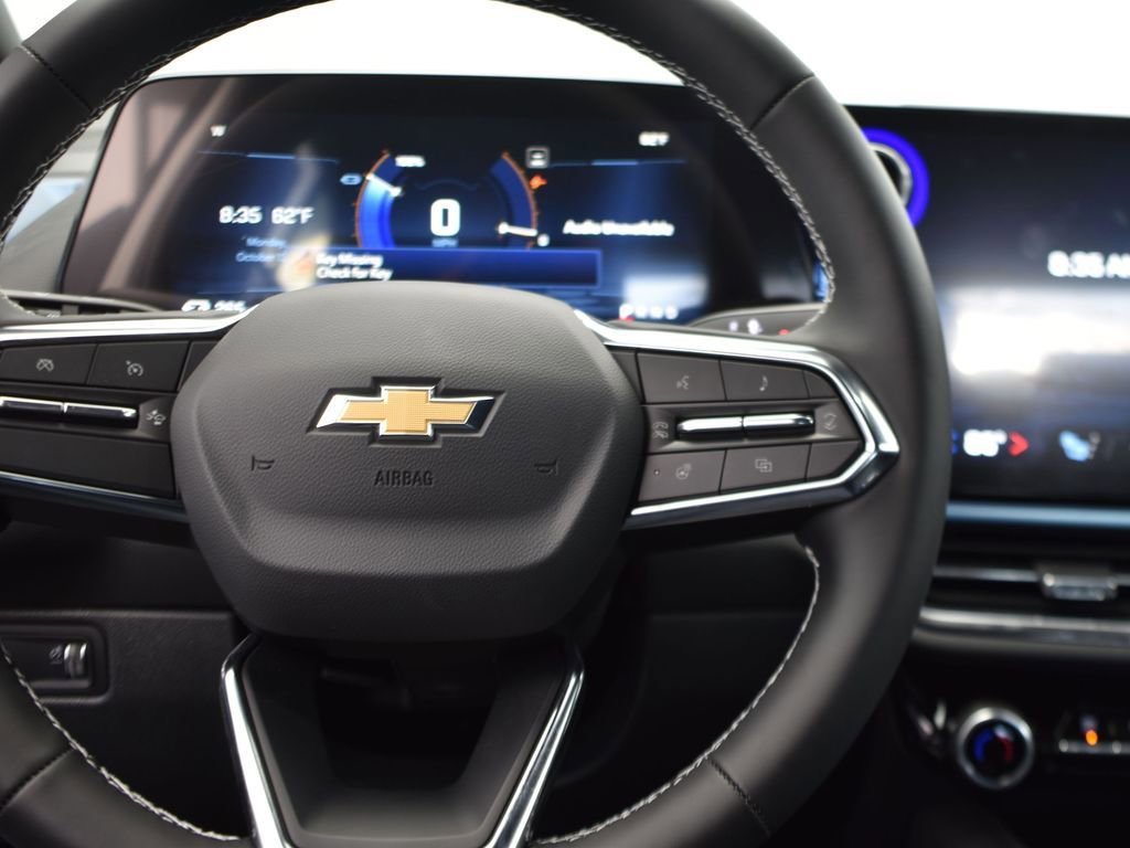 New 2025 Summit White Chevrolet LT image 27
