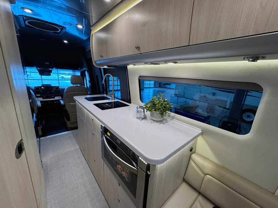 New 2025 SILVER AIRSTREAM  image 20
