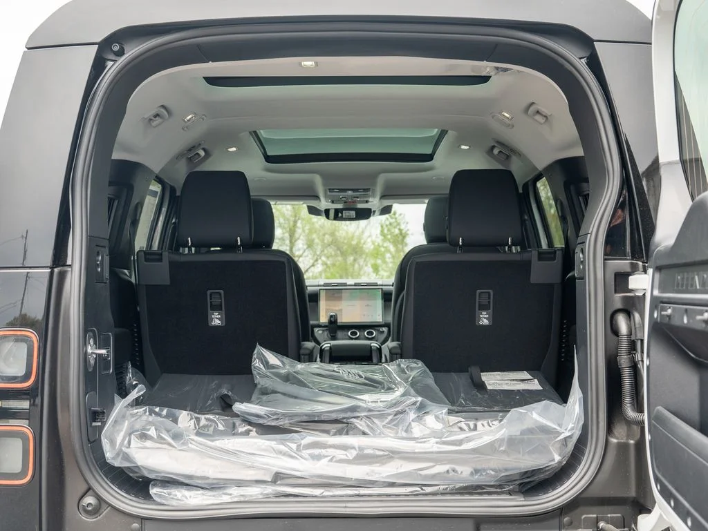 New 2026 Fuji White Land Rover S image 25