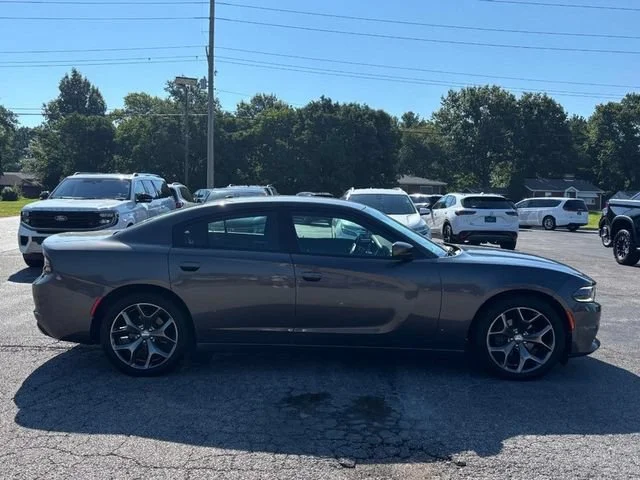 Used 2015 Gray Dodge SE image 6