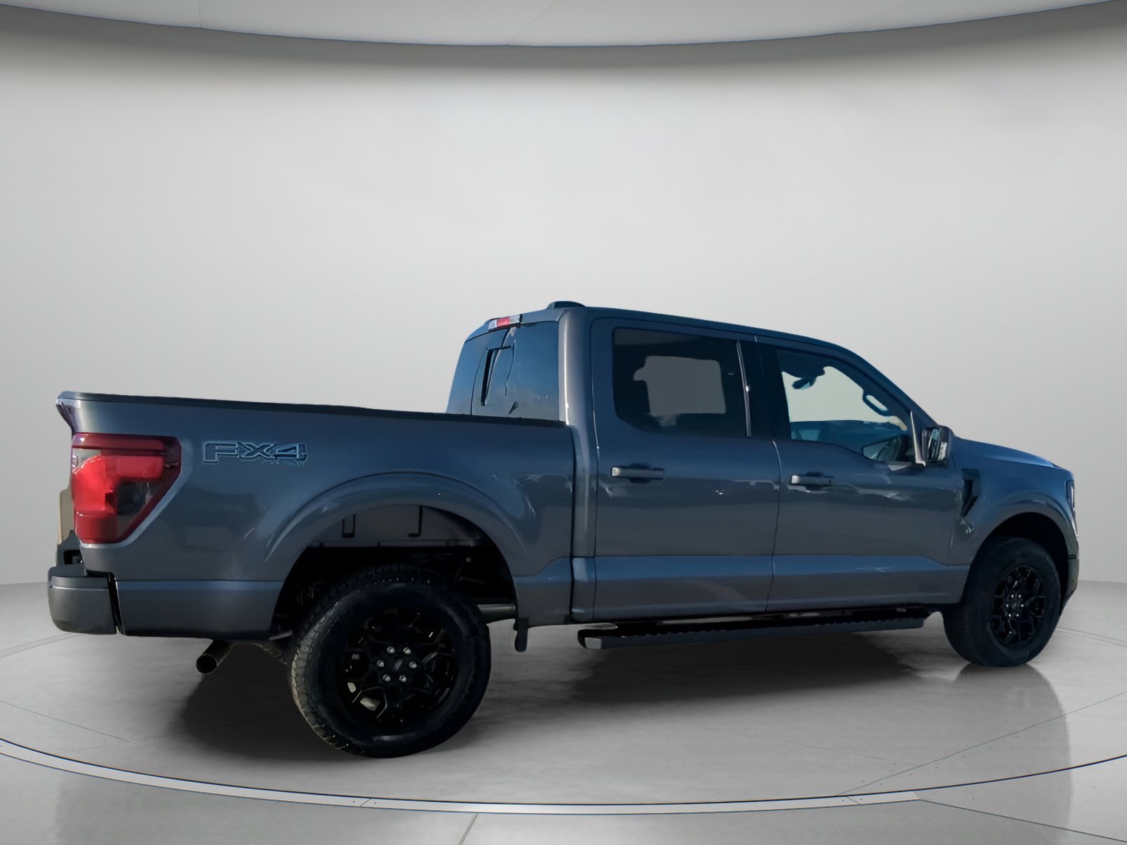 New 2026 Carbonized Gray Metallic Ford XLT image 27