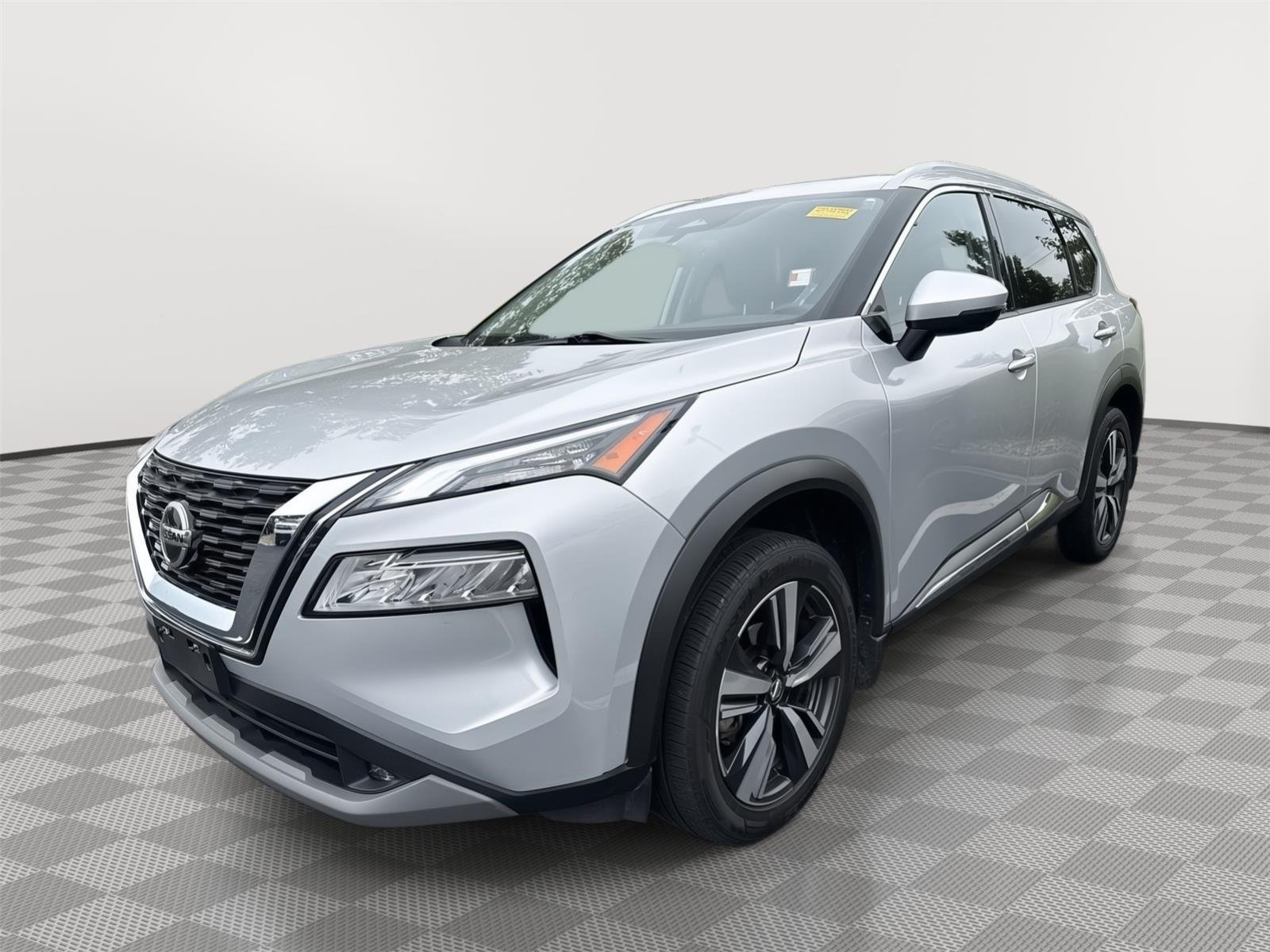 Used 2021 Brilliant Silver Metallic Nissan SL image 2