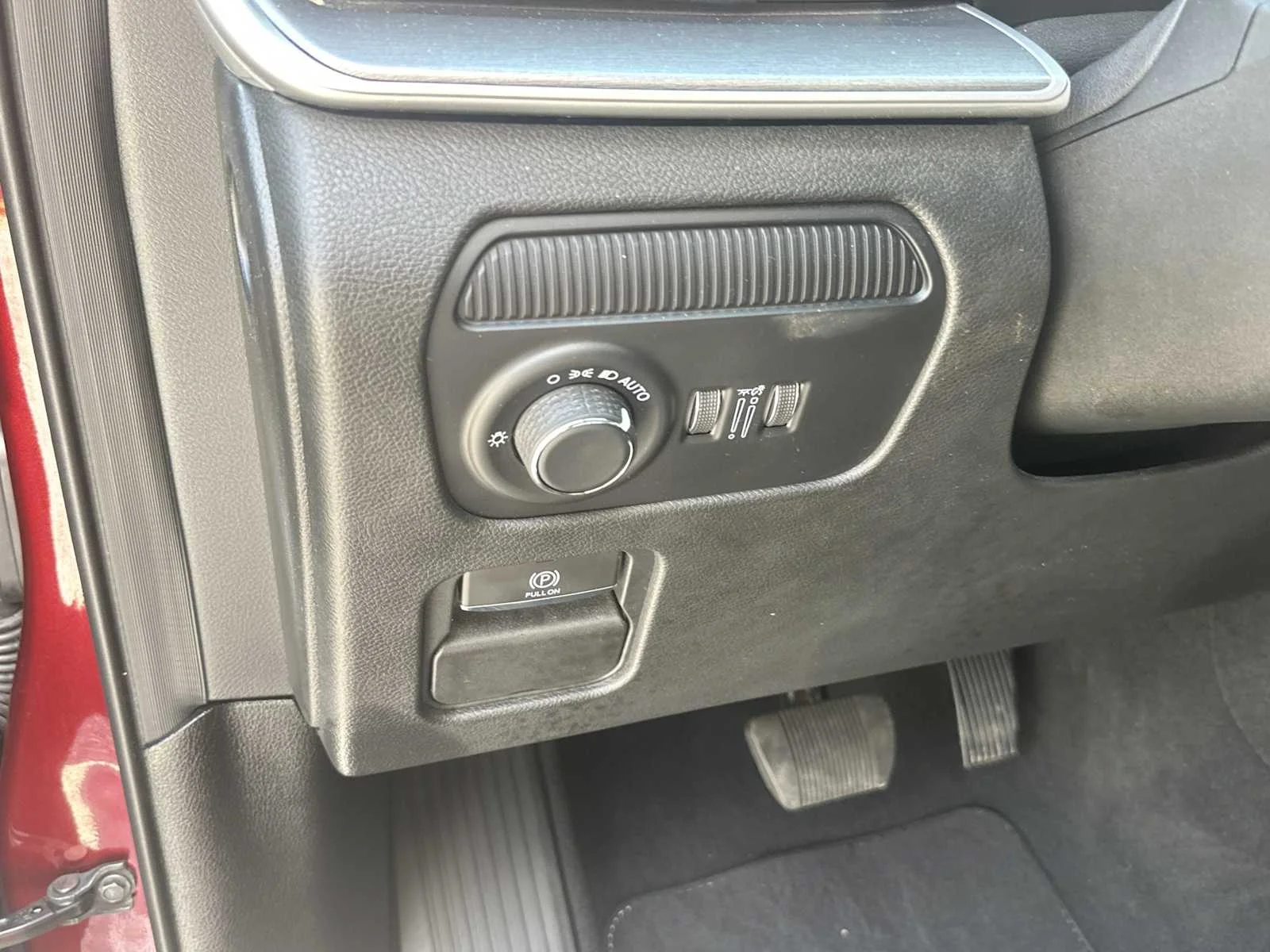 New 2026 Velvet Red Pearl-Coat Exterior Paint Jeep Limited Altitude image 29