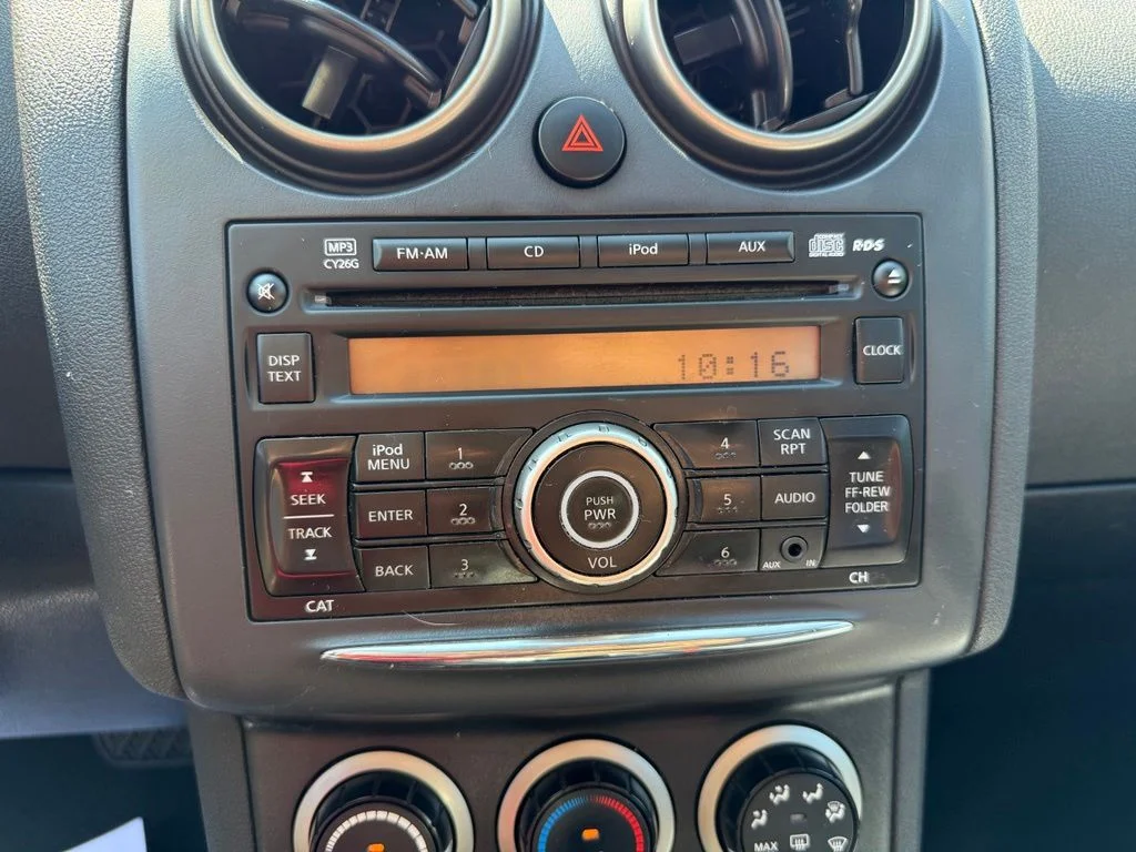 Used 2014 White Nissan S image 17